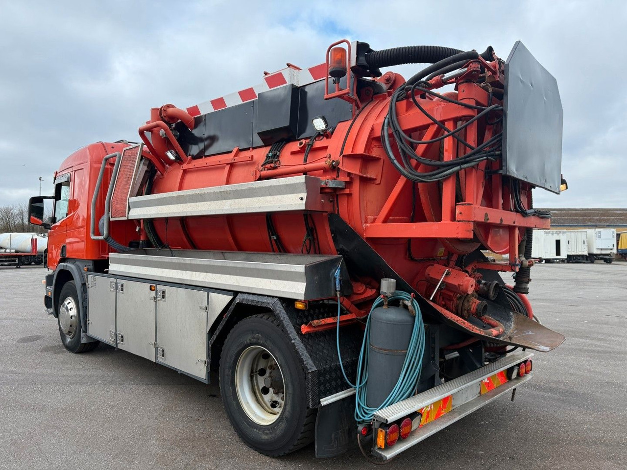 Scania P94/260 4x2 NZ SLS590 Kombi 8.400 l. - فراغ شاحنة: صور 4 Scania P94/260 4x2 NZ SLS590 Kombi 8.400 l. - فراغ شاحنة: صور 4