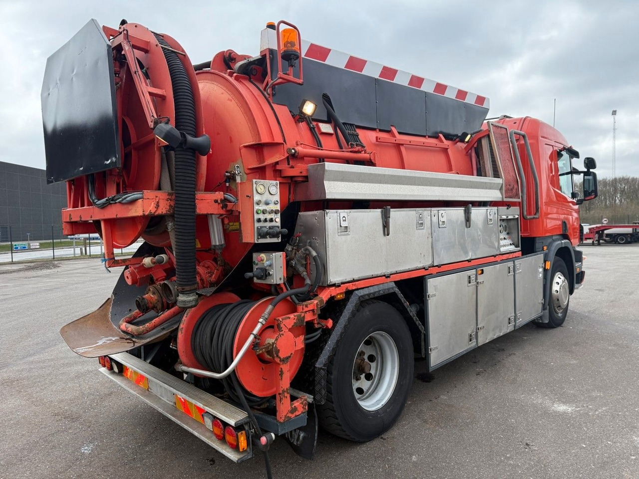 Scania P94/260 4x2 NZ SLS590 Kombi 8.400 l. - فراغ شاحنة: صور 3 Scania P94/260 4x2 NZ SLS590 Kombi 8.400 l. - فراغ شاحنة: صور 3