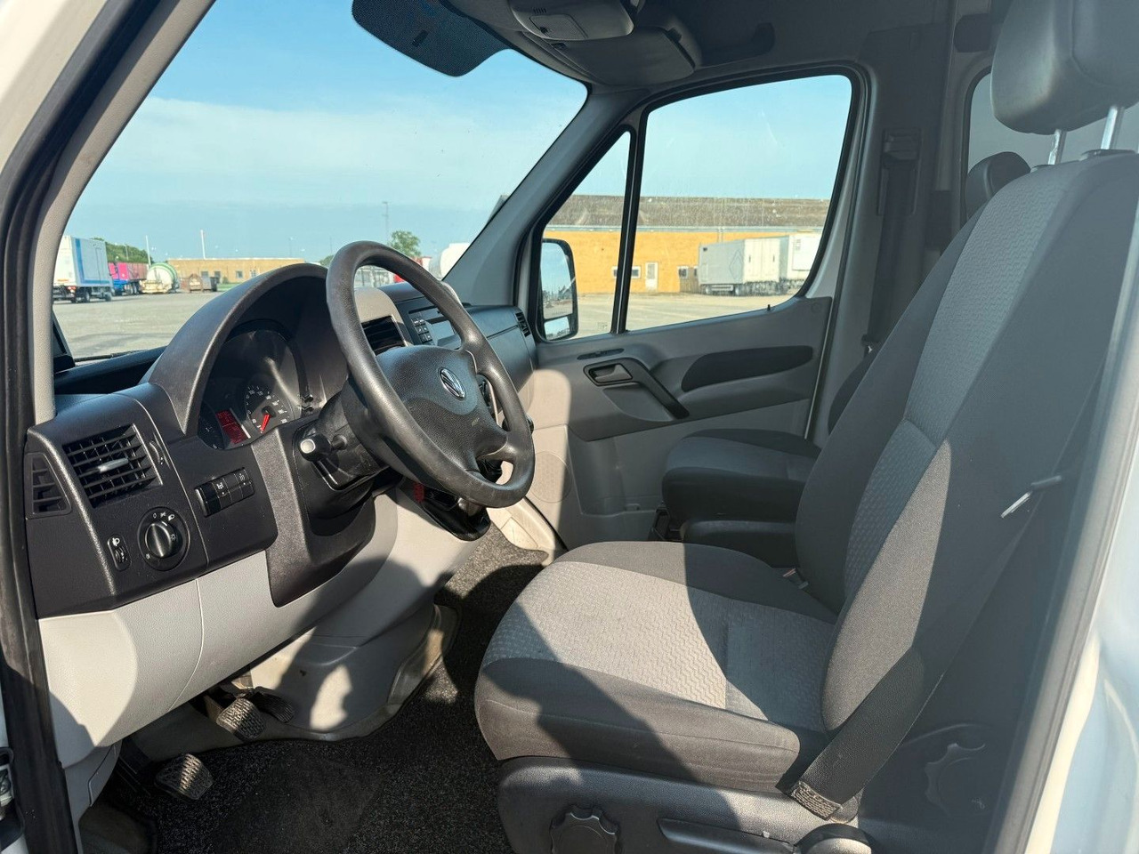 Volkswagen Crafter 50 163 HP Long Van - فان: صور 5 Volkswagen Crafter 50 163 HP Long Van - فان: صور 5