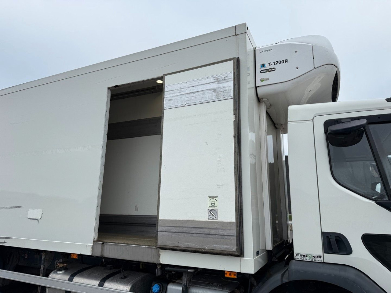 Volvo FE320 6x2*4 TK T1200-R Spectrum 9,80 m. koffer - مبردة شاحنة: صور 5 Volvo FE320 6x2*4 TK T1200-R Spectrum 9,80 m. koffer - مبردة شاحنة: صور 5