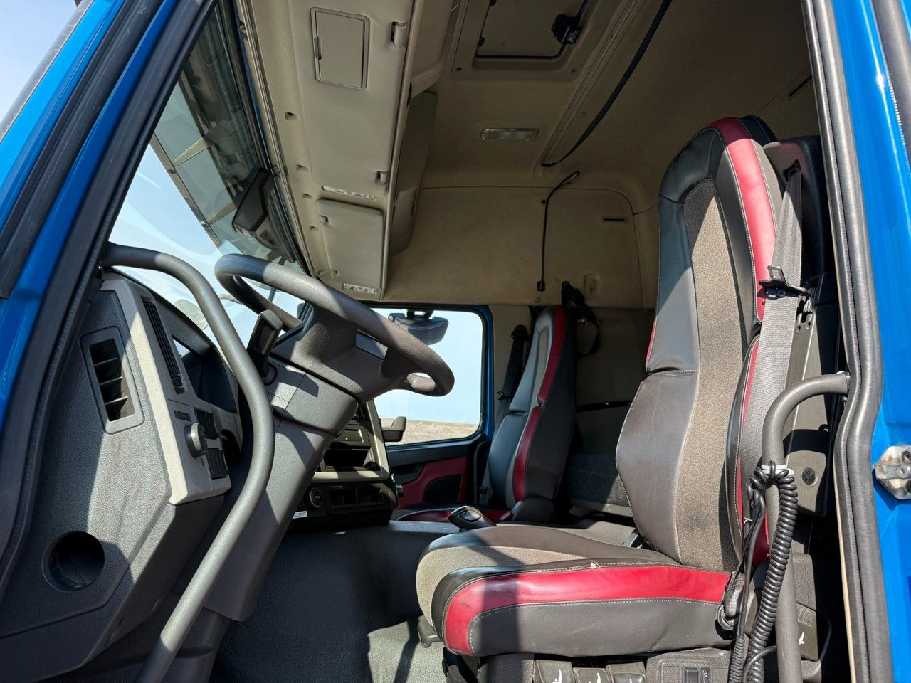 Volvo FM 410 4x2 Globetrotter Euro 6 - شاحنة جرار: صور 5 Volvo FM 410 4x2 Globetrotter Euro 6 - شاحنة جرار: صور 5
