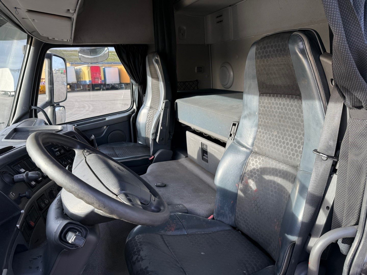 Volvo FM 410 6x2 Euro 5 - شاحنات مسطحة: صور 5 Volvo FM 410 6x2 Euro 5 - شاحنات مسطحة: صور 5
