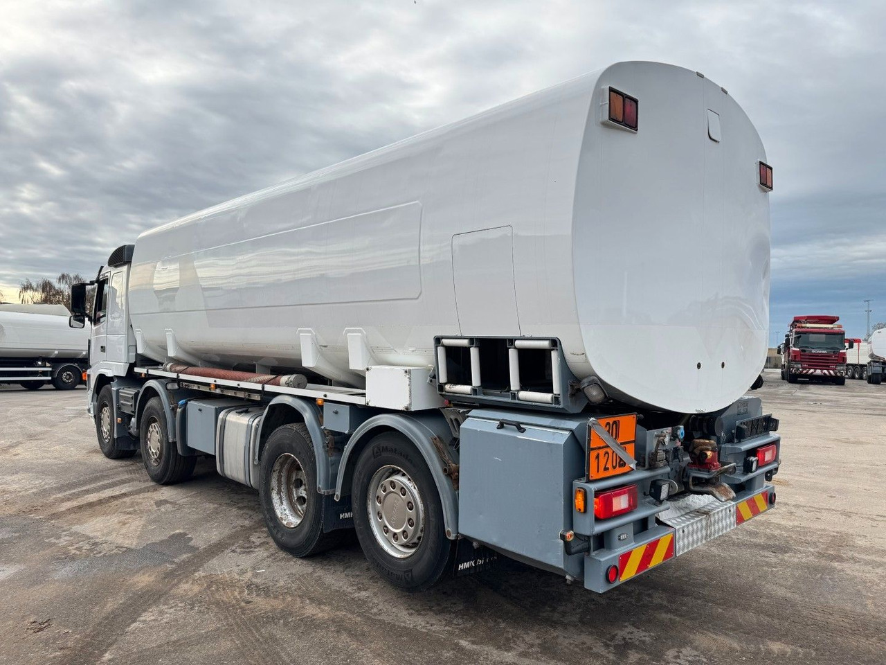 Volvo FM 440 8x2*6 24.000 l. ADR Tanktruck - شاحنة صهريج: صور 4 Volvo FM 440 8x2*6 24.000 l. ADR Tanktruck - شاحنة صهريج: صور 4