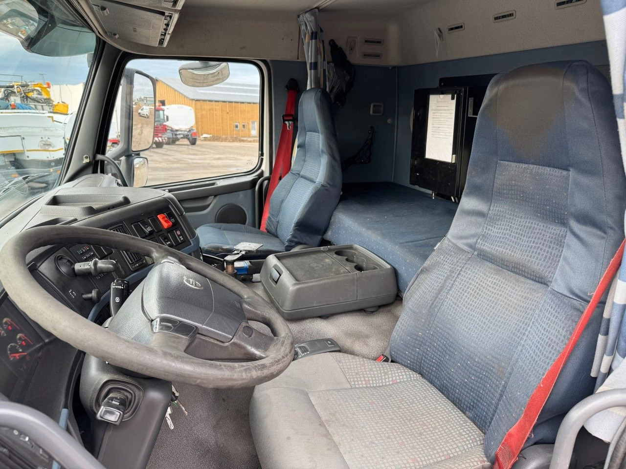 Volvo FM 440 8x2*6 24.000 l. ADR Tanktruck - شاحنة صهريج: صور 5 Volvo FM 440 8x2*6 24.000 l. ADR Tanktruck - شاحنة صهريج: صور 5