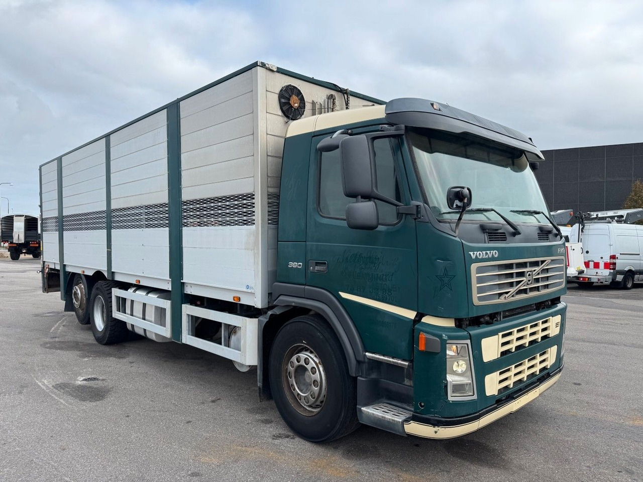 Volvo FM9 380 6x2*4 Tiertransporter / Livestock - شاحنة نقل خيل: صور 2 Volvo FM9 380 6x2*4 Tiertransporter / Livestock - شاحنة نقل خيل: صور 2
