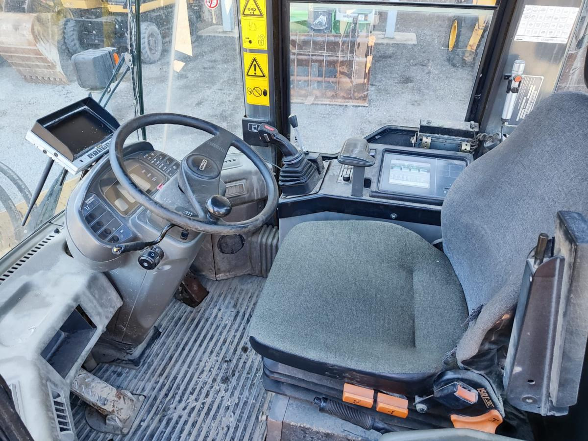 Komatsu WA270-3 active - اللودر بعجل: صور 5 Komatsu WA270-3 active - اللودر بعجل: صور 5