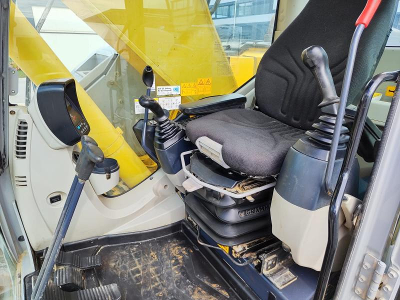 New Holland E235B SR-2 - حفارات زحافة: صور 5 New Holland E235B SR-2 - حفارات زحافة: صور 5