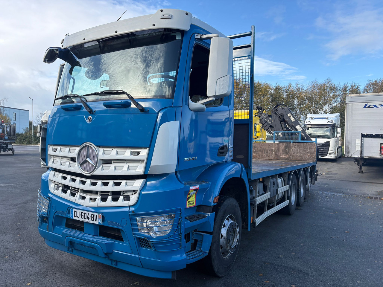 Mercedes Arocs 3240 - شاحنات مسطحة: صور 1 Mercedes Arocs 3240 - شاحنات مسطحة: صور 1