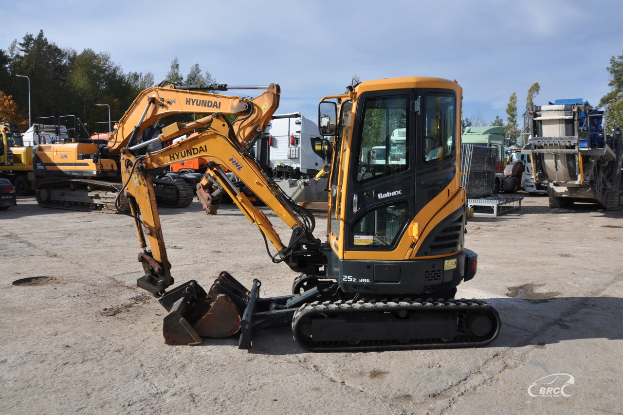 Hyundai R25Z-9AK - حفارة مصغرة: صور 5 Hyundai R25Z-9AK - حفارة مصغرة: صور 5