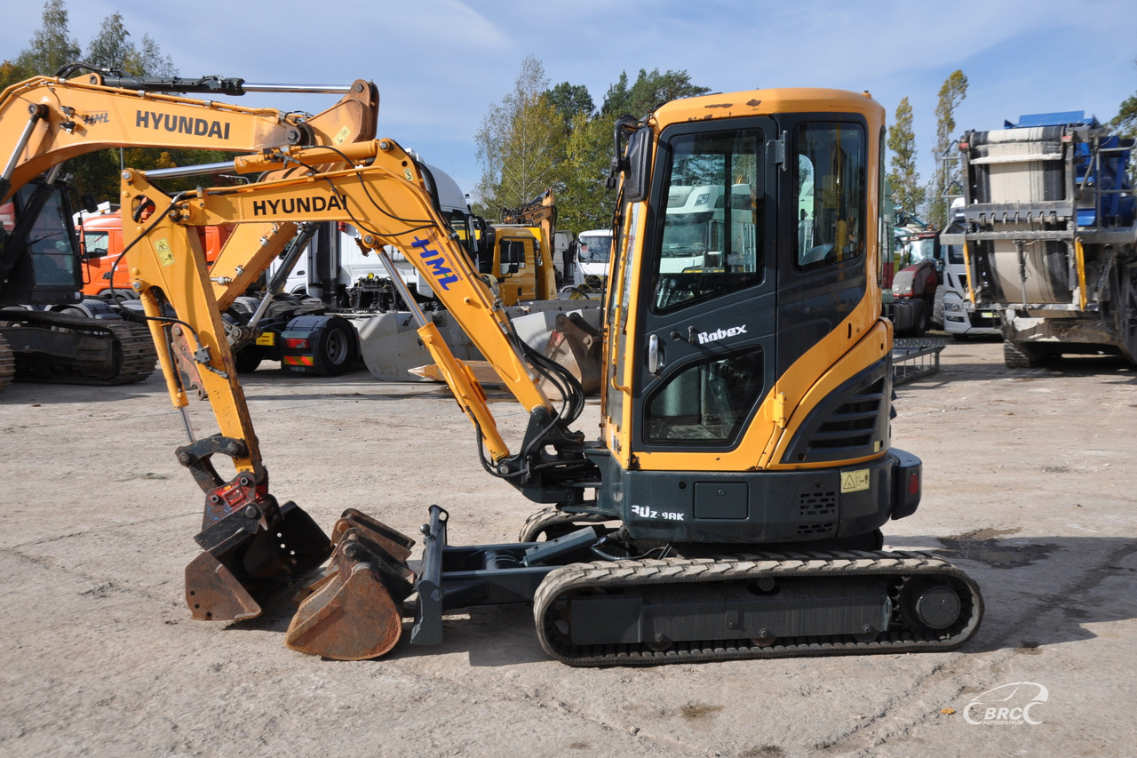 Hyundai R30Z-9AK - حفارة مصغرة: صور 3 Hyundai R30Z-9AK - حفارة مصغرة: صور 3