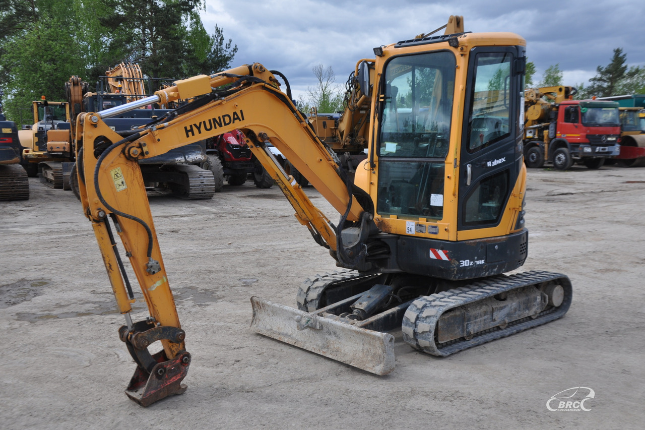 Hyundai R30Z-9AK - حفارة مصغرة: صور 1 Hyundai R30Z-9AK - حفارة مصغرة: صور 1