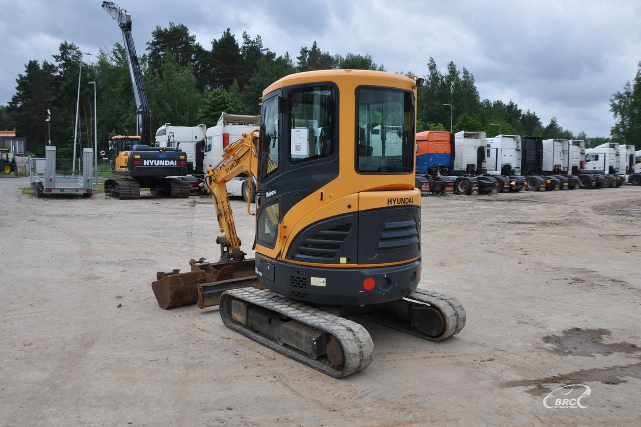 Hyundai R30Z-9AK - حفارة مصغرة: صور 4 Hyundai R30Z-9AK - حفارة مصغرة: صور 4