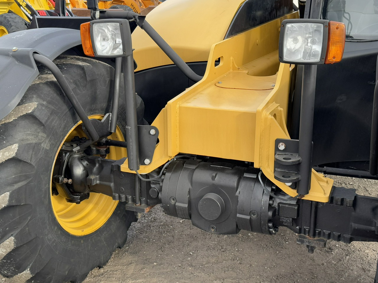 Caterpillar TH337C - رافعة تلسكوبية: صور 5 Caterpillar TH337C - رافعة تلسكوبية: صور 5
