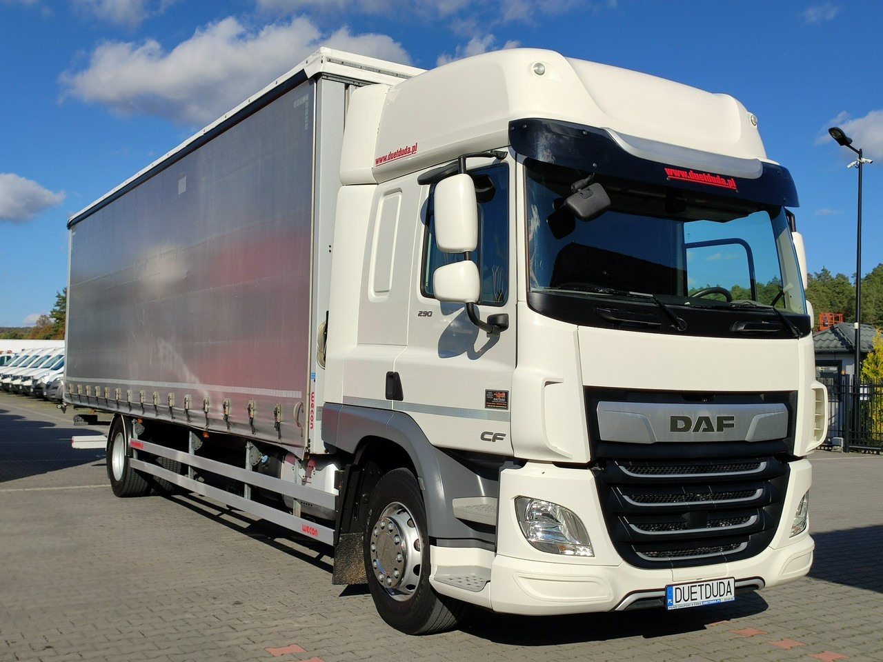 DAF CF 290 E6 Firana Tył Drzwi Dach Podnoszony / Zsuwany Długi 9.30m - شاحنة ستارة: صور 3 DAF CF 290 E6 Firana Tył Drzwi Dach Podnoszony / Zsuwany Długi 9.30m - شاحنة ستارة: صور 3