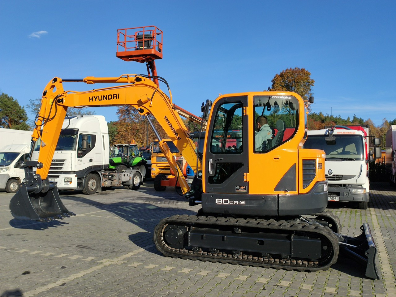 Hyundai ROBEX 80CR-9 2013r 8,3 tony - حفارات زحافة: صور 3 Hyundai ROBEX 80CR-9 2013r 8,3 tony - حفارات زحافة: صور 3