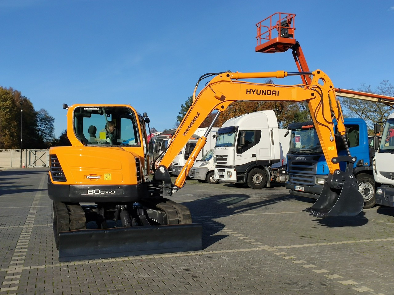 Hyundai ROBEX 80CR-9 2013r 8,3 tony - حفارات زحافة: صور 4 Hyundai ROBEX 80CR-9 2013r 8,3 tony - حفارات زحافة: صور 4