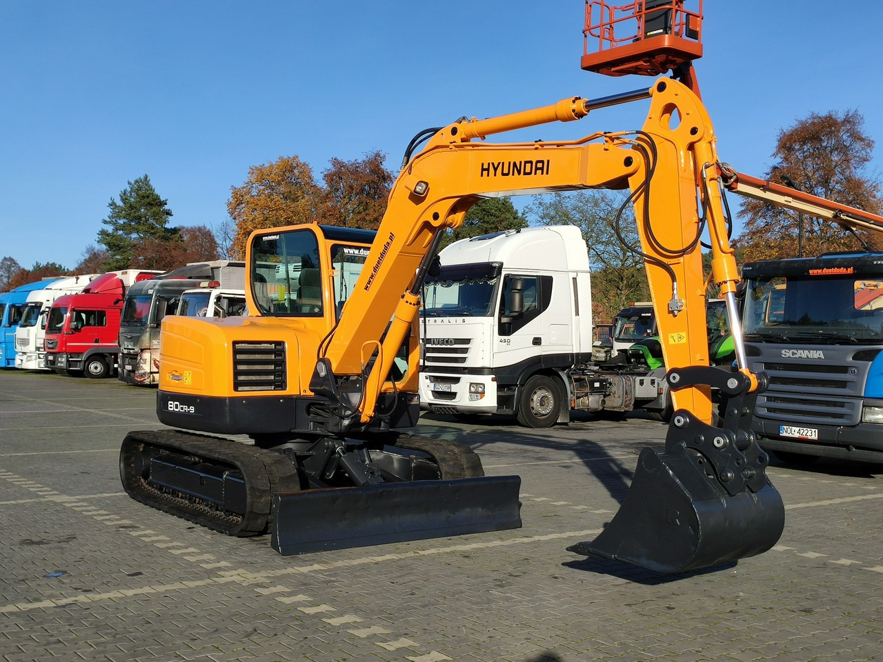 Hyundai ROBEX 80CR-9 2013r 8,3 tony - حفارات زحافة: صور 1 Hyundai ROBEX 80CR-9 2013r 8,3 tony - حفارات زحافة: صور 1