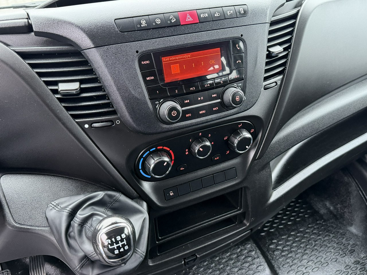 قلاب صغير Iveco Daily 35C16 V: صور 14 قلاب صغير Iveco Daily 35C16 V: صور 14