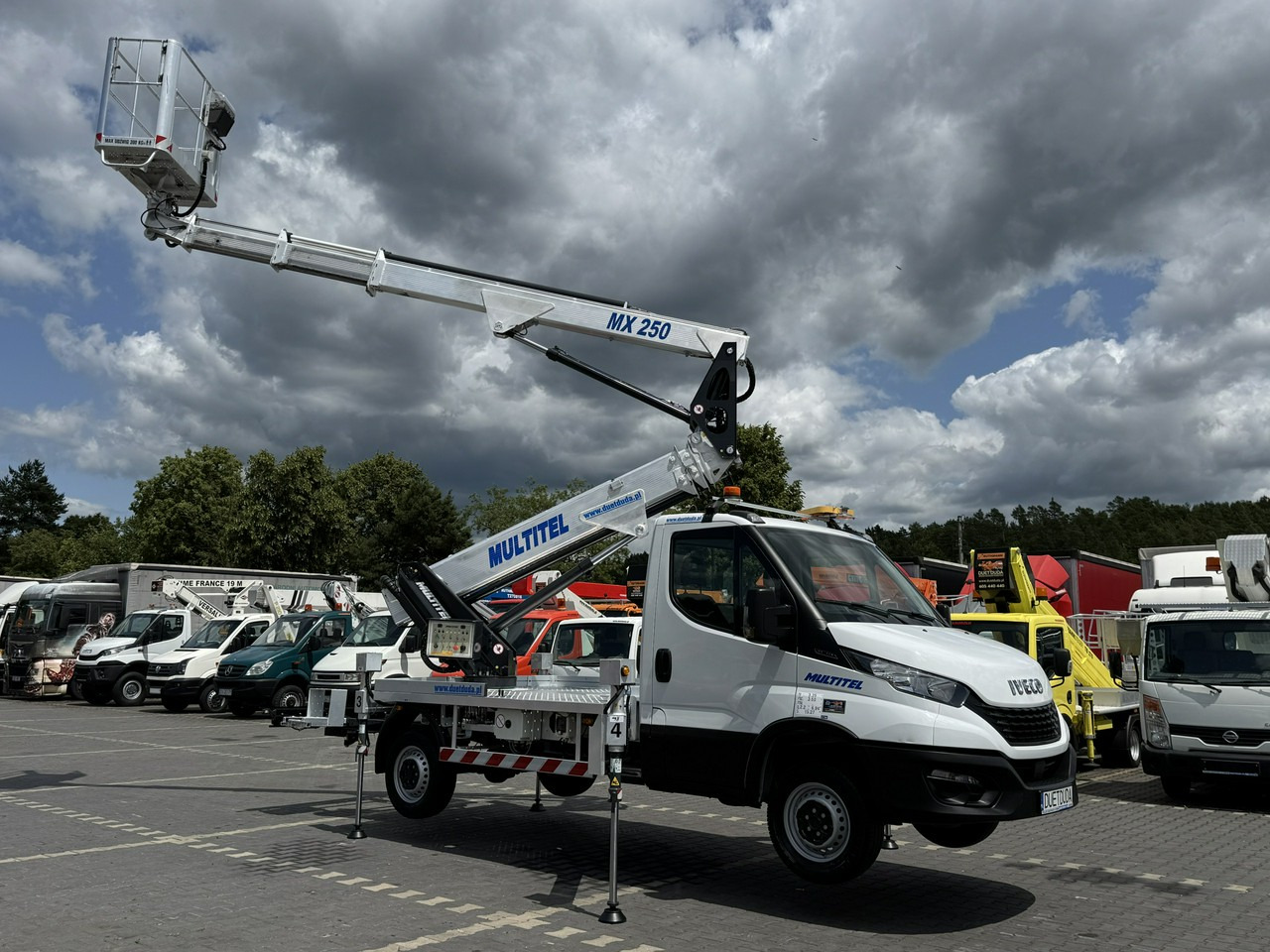 Iveco Daily 35S14 - مصاعد الازدهار محمولة على شاحنة: صور 5 Iveco Daily 35S14 - مصاعد الازدهار محمولة على شاحنة: صور 5