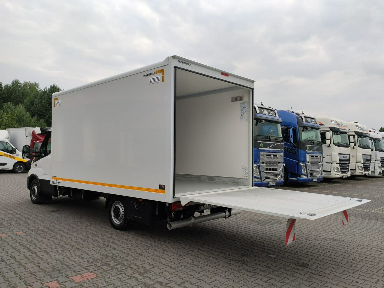 Iveco Daily 35S16S V - الشاحنات الصغيرة صندوق مغلق: صور 4 Iveco Daily 35S16S V - الشاحنات الصغيرة صندوق مغلق: صور 4