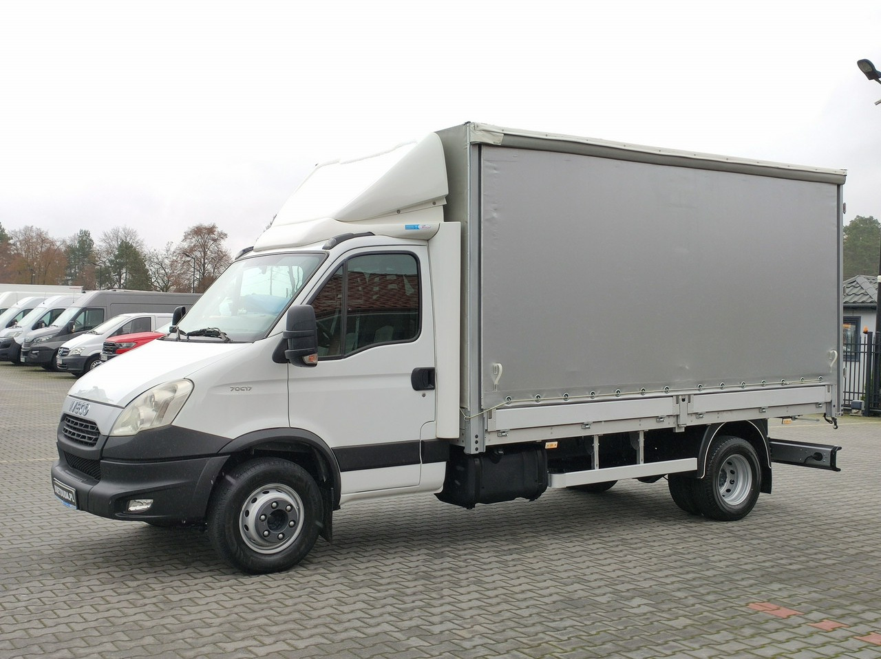 Iveco Daily 70C17 Firana Tył Drzwi Zadbany w Pełni Sprawny Super Stan - الشاحنات الصغيرة ستائر: صور 2 Iveco Daily 70C17 Firana Tył Drzwi Zadbany w Pełni Sprawny Super Stan - الشاحنات الصغيرة ستائر: صور 2