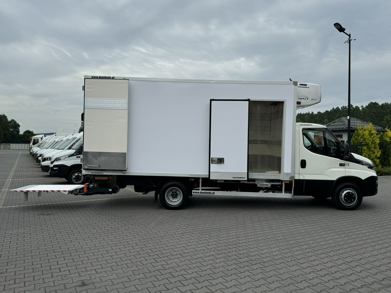 الشاحنات الصغيرة المبردة Iveco Daily 70C17 Mroźnia Agregat Carrier Supra 750 10-Palet + Winda: صور 7