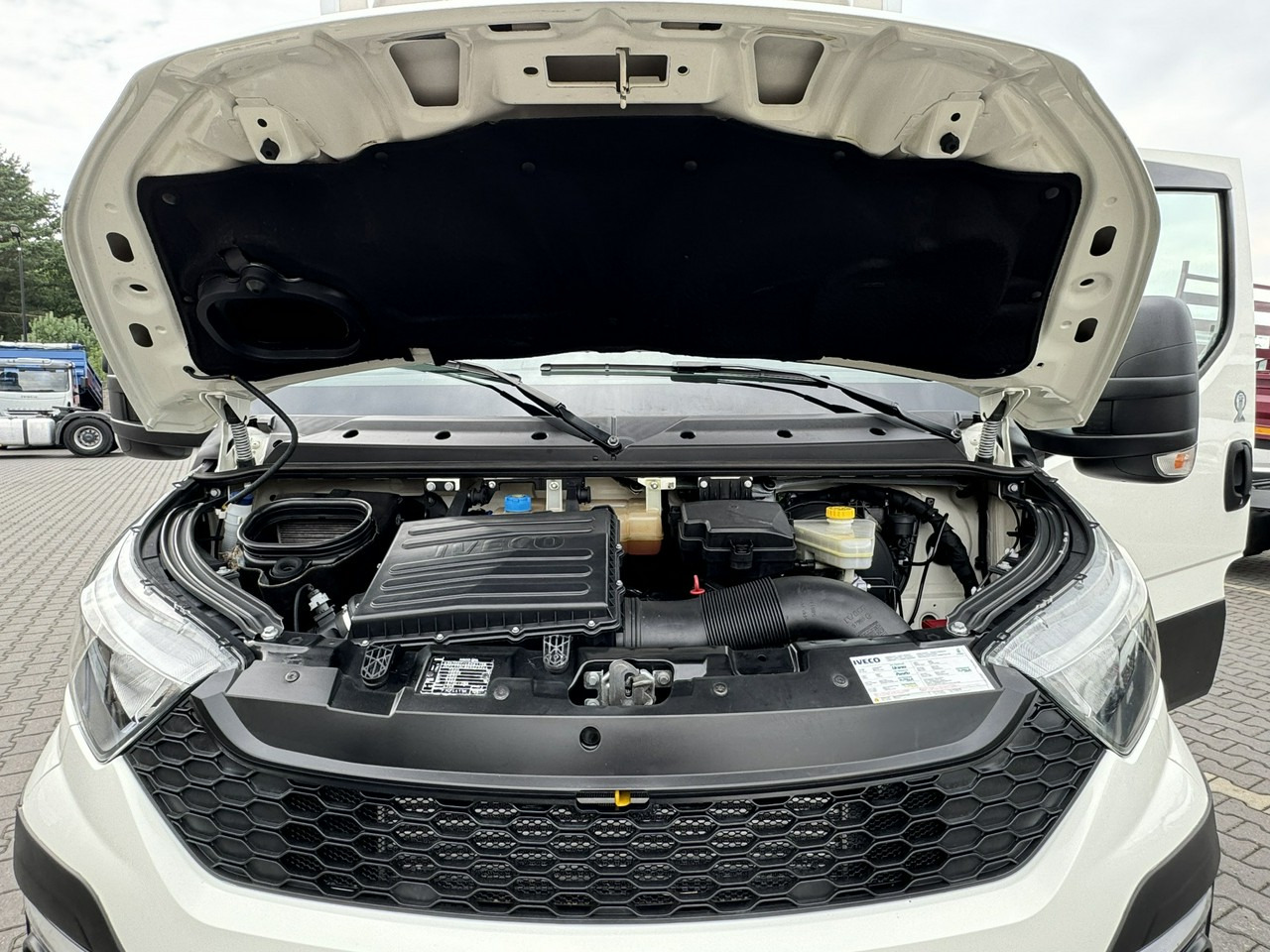 الشاحنات الصغيرة المبردة Iveco Daily 70C17 Mroźnia Agregat Carrier Supra 750 10-Palet + Winda: صور 25