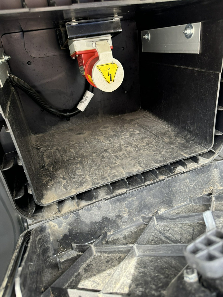 الشاحنات الصغيرة المبردة Iveco Daily 70C17 Mroźnia Agregat Carrier Supra 750 10-Palet + Winda: صور 19