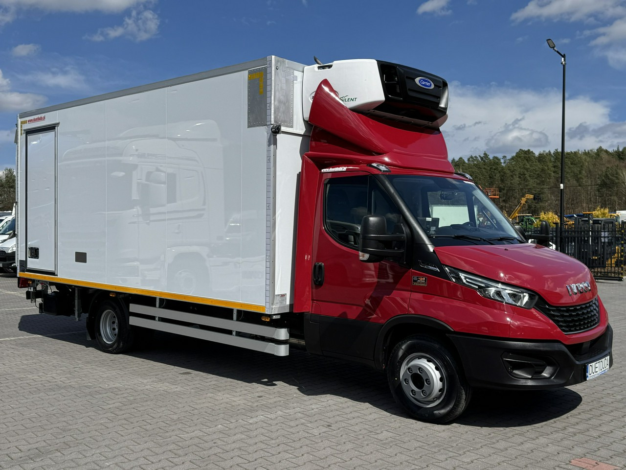 Iveco Daily 72C21 Mroźnia HI-MATIC Ściana Grodziowa Multitemperatura - الشاحنات الصغيرة المبردة: صور 1 Iveco Daily 72C21 Mroźnia HI-MATIC Ściana Grodziowa Multitemperatura - الشاحنات الصغيرة المبردة: صور 1