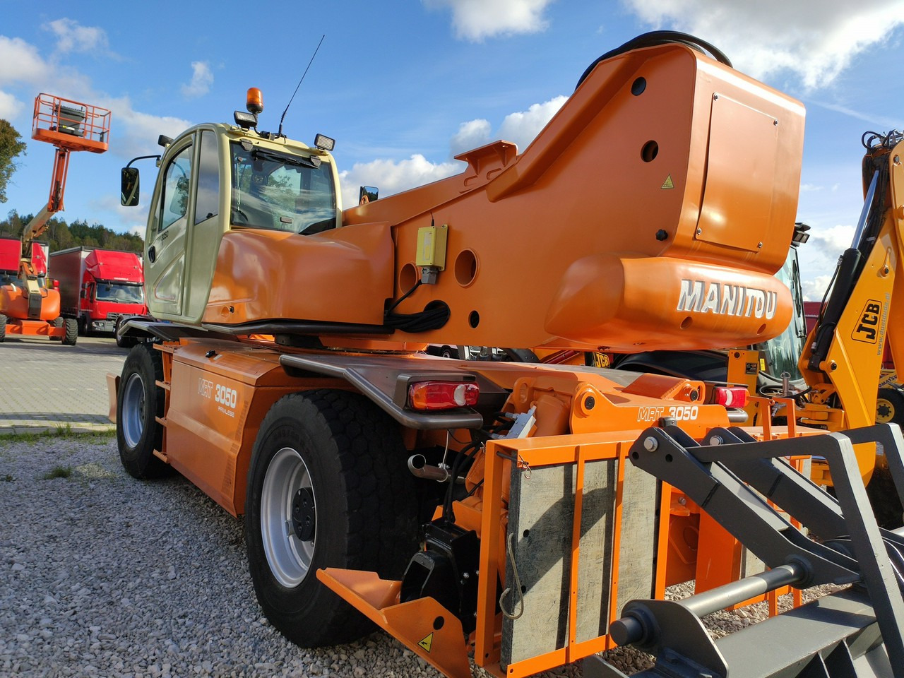 Manitou Wózek Jezdniowy Podnośnikowy Obrotowy - رافعة تلسكوبية: صور 4 Manitou Wózek Jezdniowy Podnośnikowy Obrotowy - رافعة تلسكوبية: صور 4