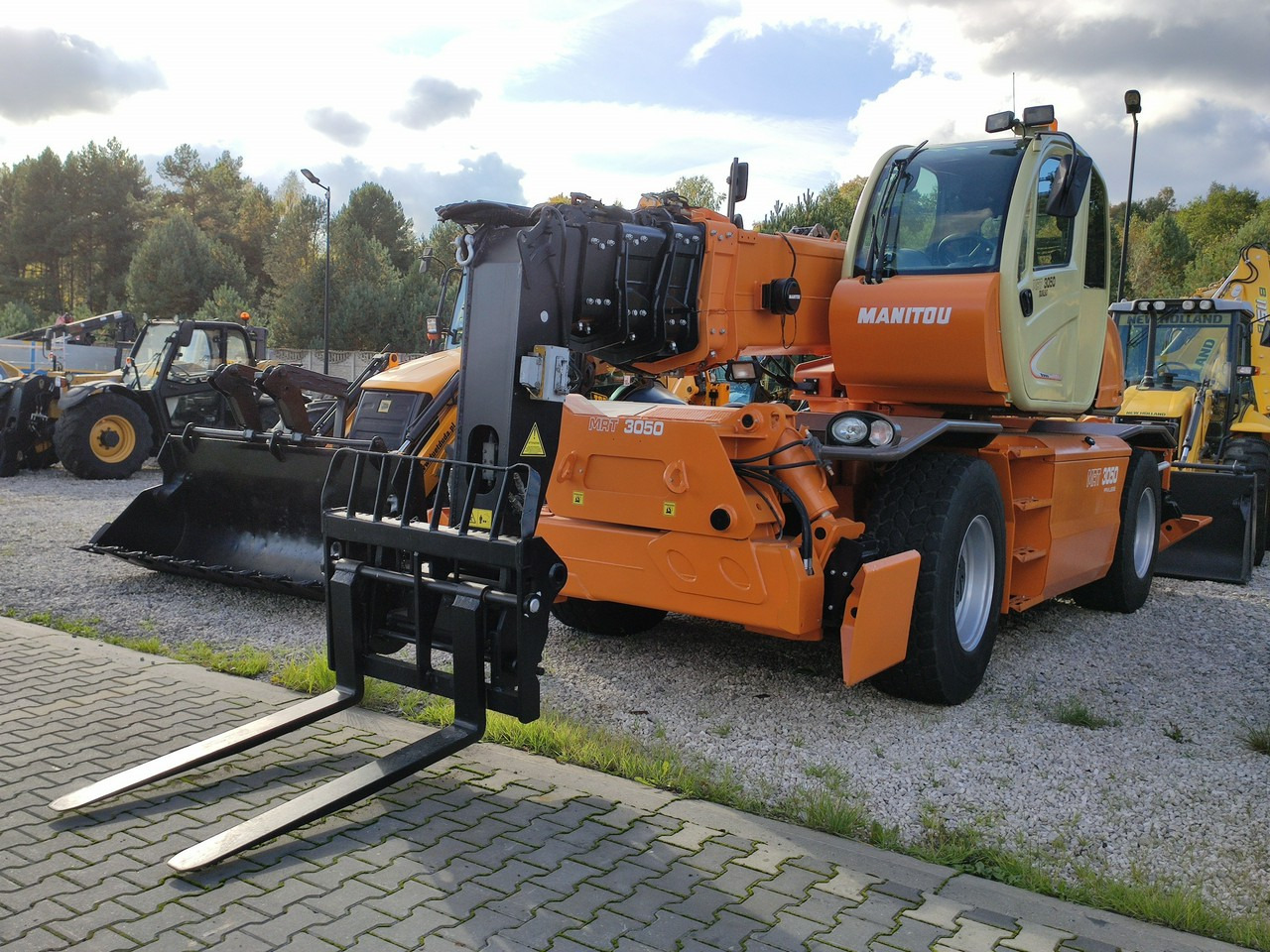 Manitou Wózek Jezdniowy Podnośnikowy Obrotowy - رافعة تلسكوبية: صور 2 Manitou Wózek Jezdniowy Podnośnikowy Obrotowy - رافعة تلسكوبية: صور 2