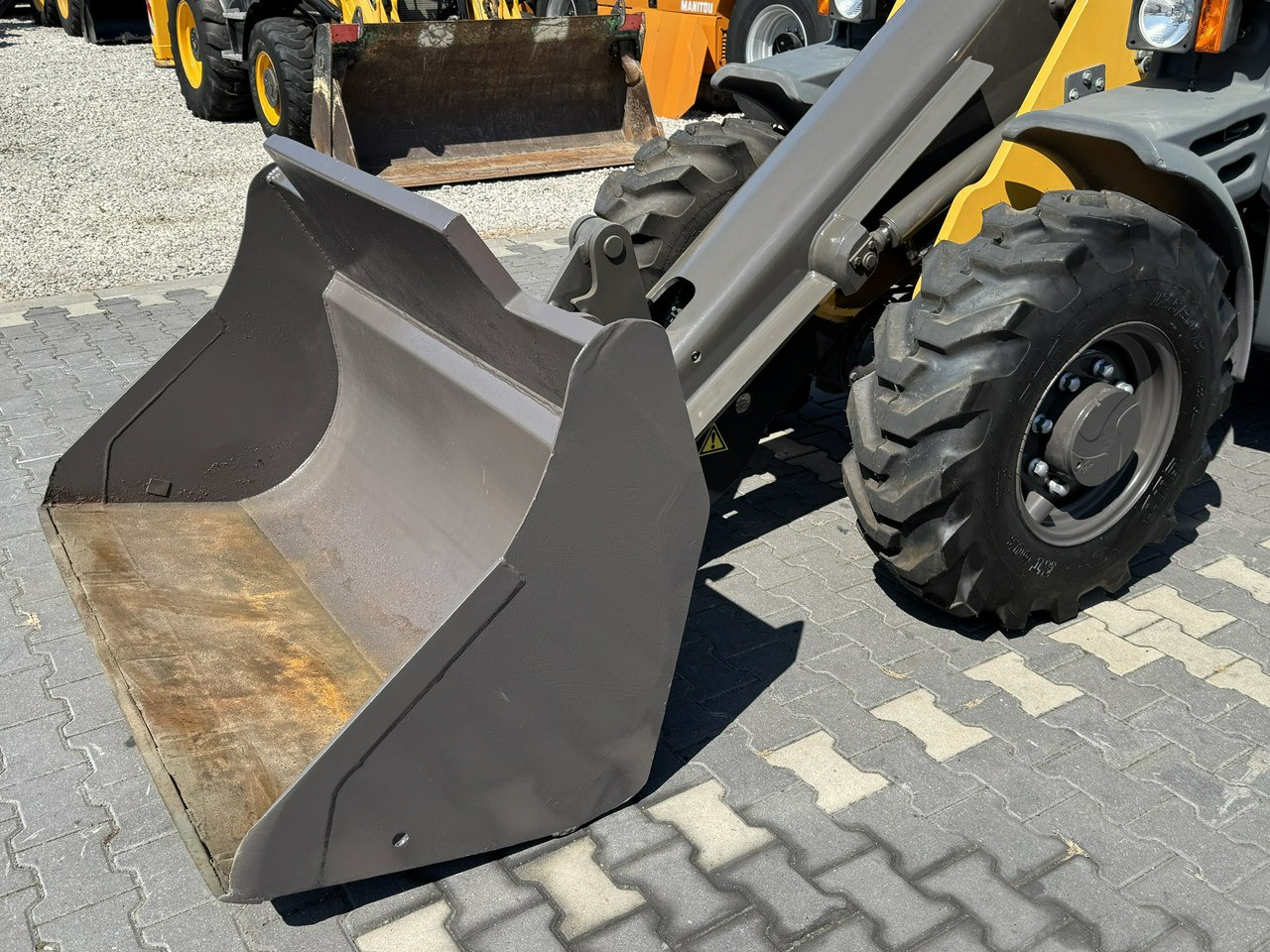 Mecalac AX 700 Szybko-Złącze Łyżka Super Stan - اللودر بعجل: صور 5 Mecalac AX 700 Szybko-Złącze Łyżka Super Stan - اللودر بعجل: صور 5