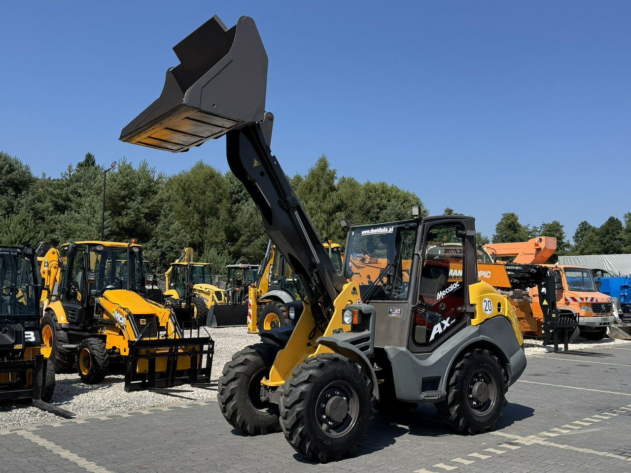 Mecalac AX 700 Szybko-Złącze Łyżka Super Stan - اللودر بعجل: صور 4 Mecalac AX 700 Szybko-Złącze Łyżka Super Stan - اللودر بعجل: صور 4