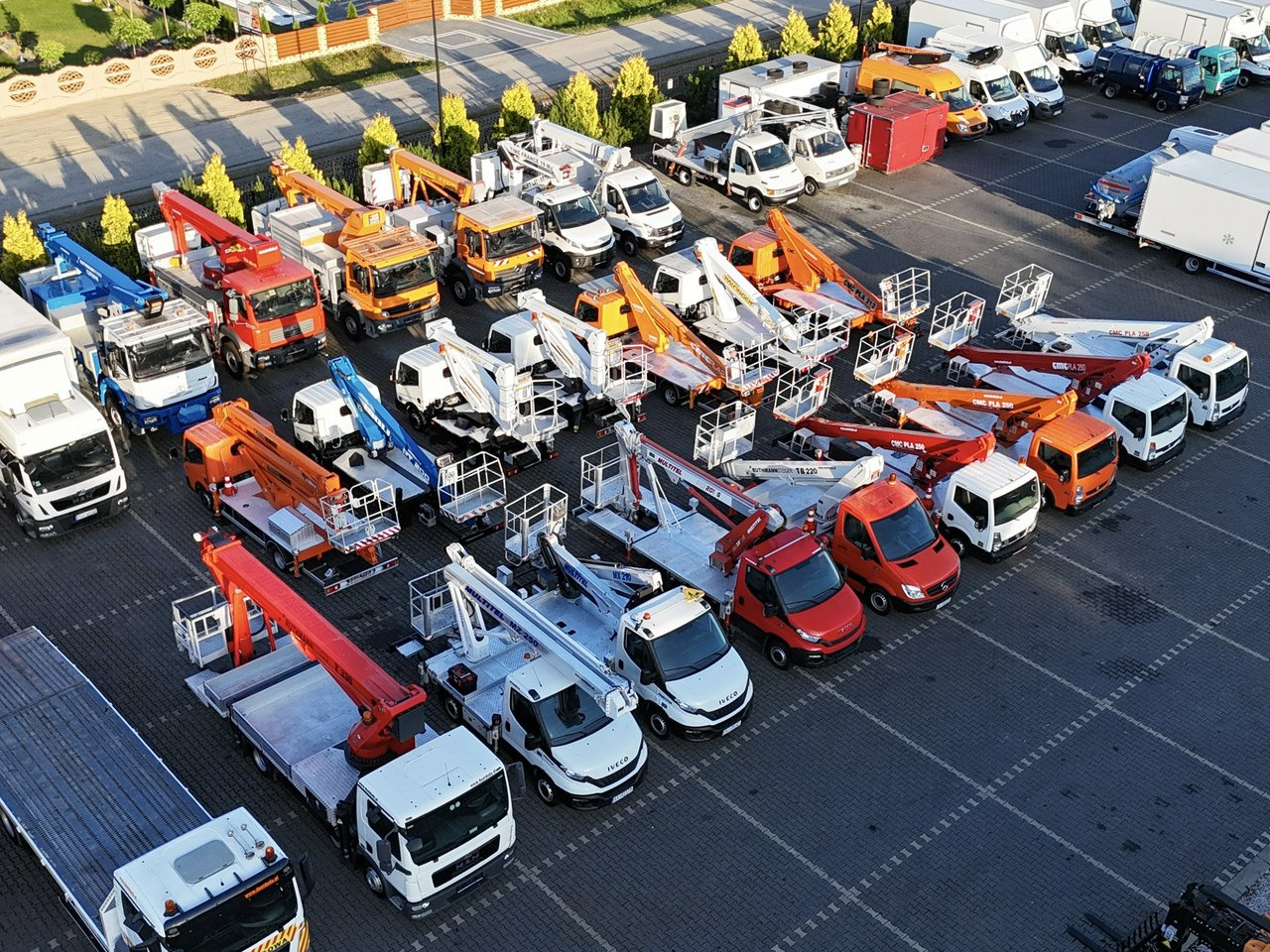 Mercedes Sprinter Zwyżka Podnośnik Koszowy VERSALIFT VTX-240 UDT - مصاعد الازدهار محمولة على شاحنة: صور 2 Mercedes Sprinter Zwyżka Podnośnik Koszowy VERSALIFT VTX-240 UDT - مصاعد الازدهار محمولة على شاحنة: صور 2