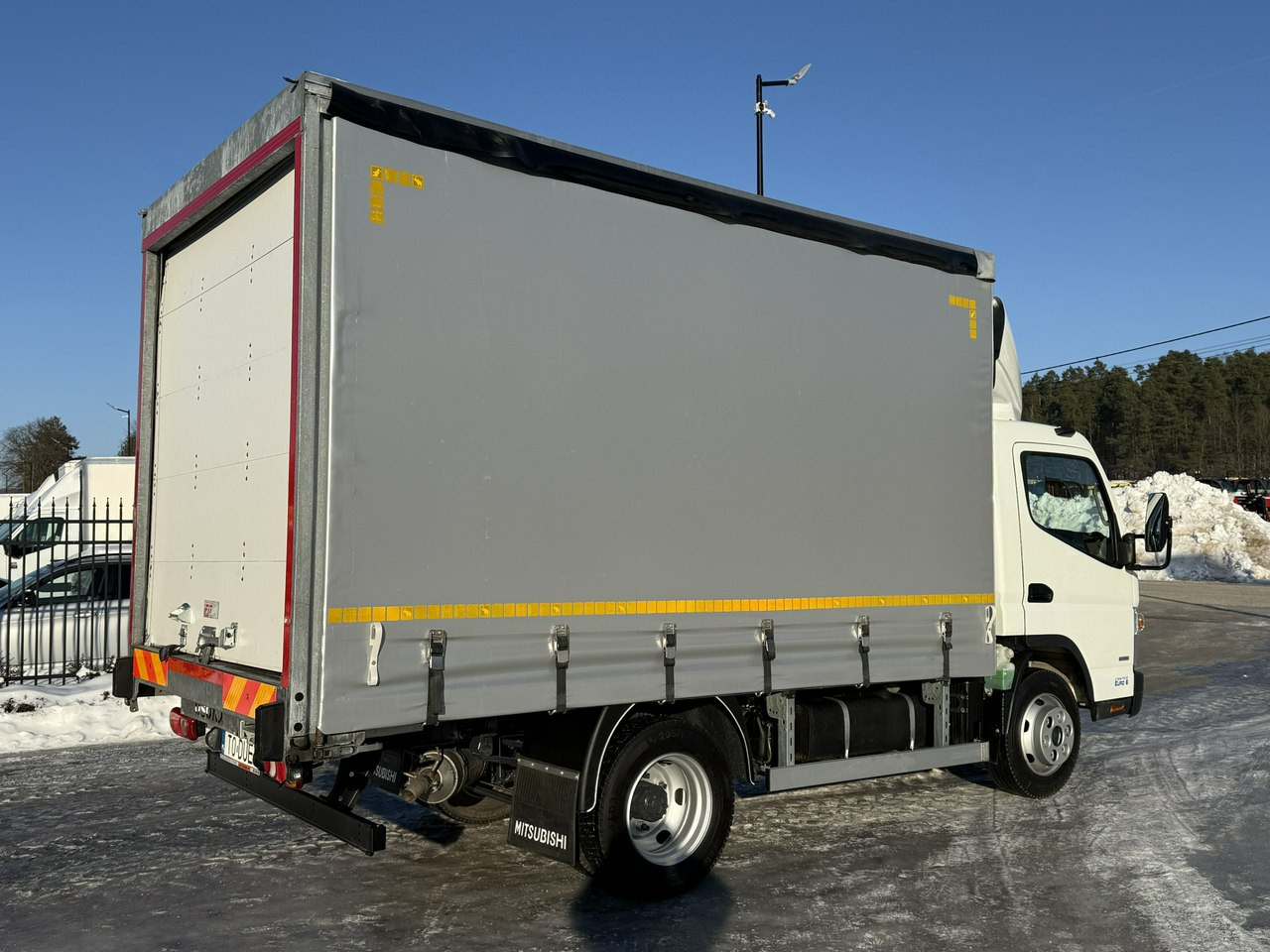 Mitsubishi Fuso - شاحنة ستارة: صور 5 Mitsubishi Fuso - شاحنة ستارة: صور 5