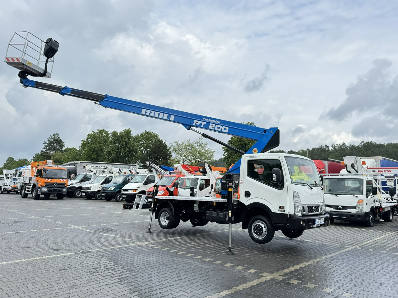Nissan Cabstar - مصاعد الازدهار محمولة على شاحنة: صور 2 Nissan Cabstar - مصاعد الازدهار محمولة على شاحنة: صور 2