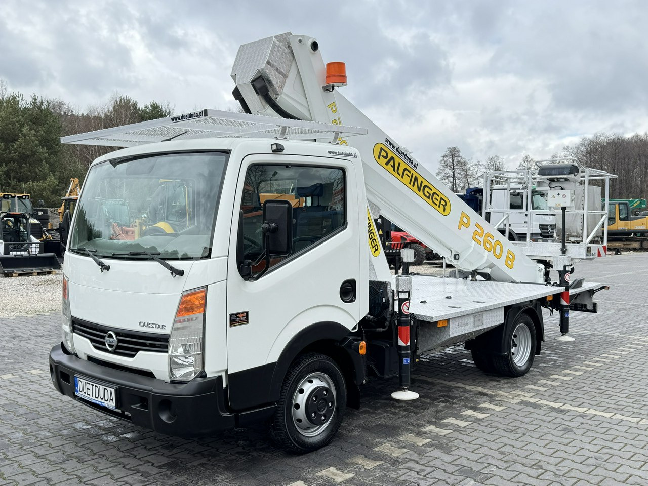 Nissan Cabstar - مصاعد الازدهار محمولة على شاحنة: صور 4 Nissan Cabstar - مصاعد الازدهار محمولة على شاحنة: صور 4