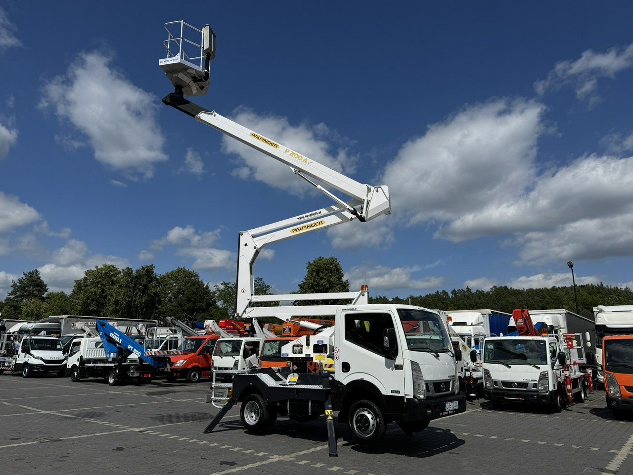 Nissan Cabstar - مصاعد الازدهار محمولة على شاحنة: صور 2 Nissan Cabstar - مصاعد الازدهار محمولة على شاحنة: صور 2