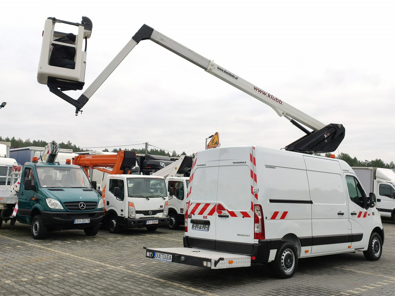 Renault Master - مصاعد الازدهار محمولة على شاحنة: صور 5 Renault Master - مصاعد الازدهار محمولة على شاحنة: صور 5