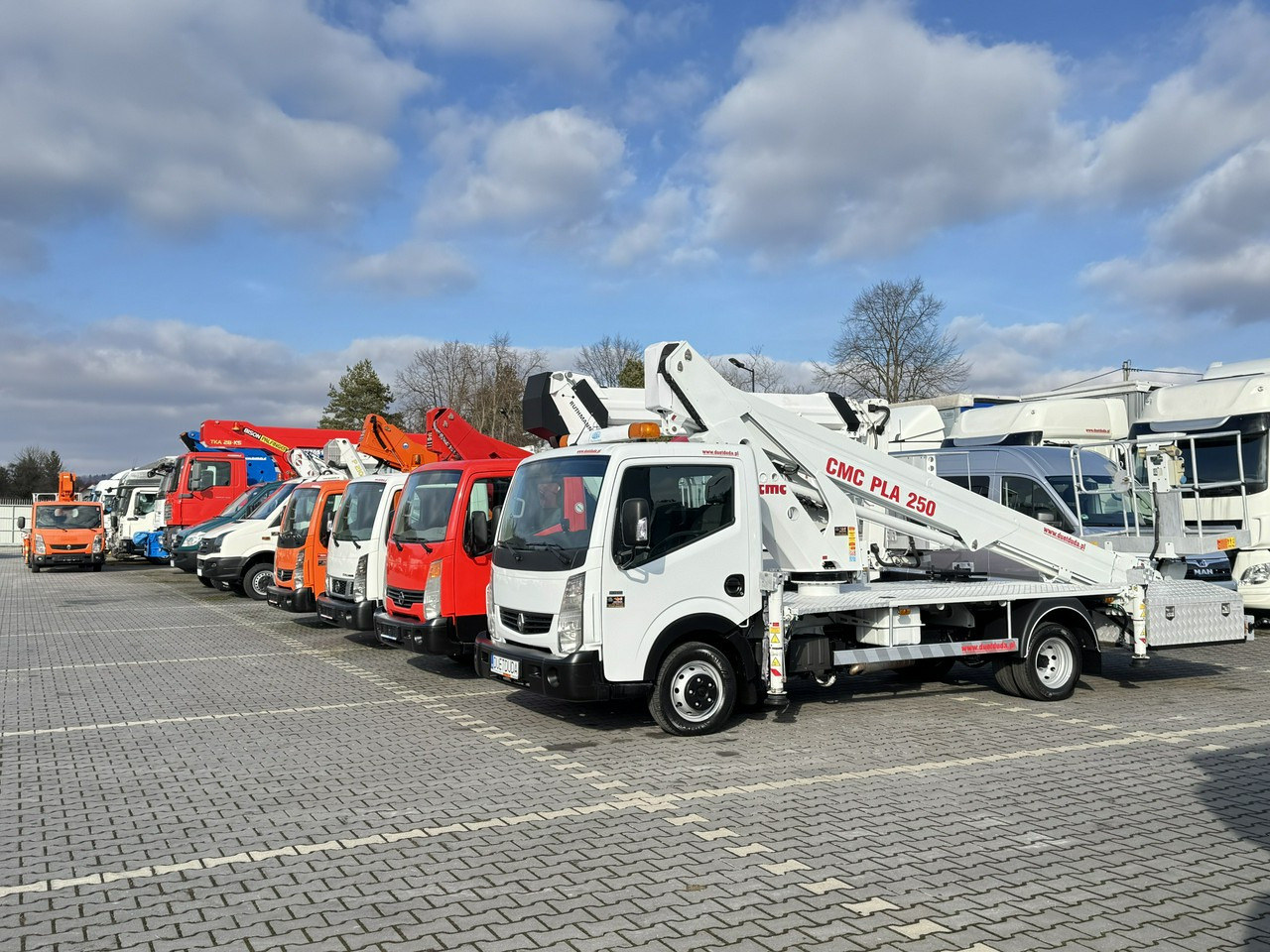 Renault Maxity - مصاعد الازدهار محمولة على شاحنة: صور 1 Renault Maxity - مصاعد الازدهار محمولة على شاحنة: صور 1