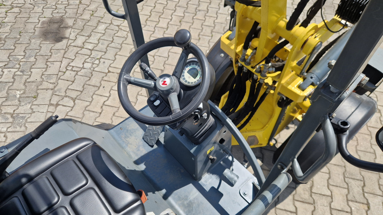 اللودر بعجل WACKER NEUSON WL 25: صور 10