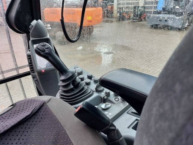 حفارة النقل والشحن Hitachi KTEG KMC400-6: صور 14