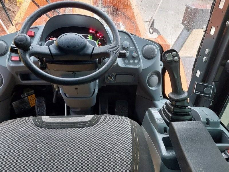 اللودر بعجل Hitachi ZW 310-6: صور 11