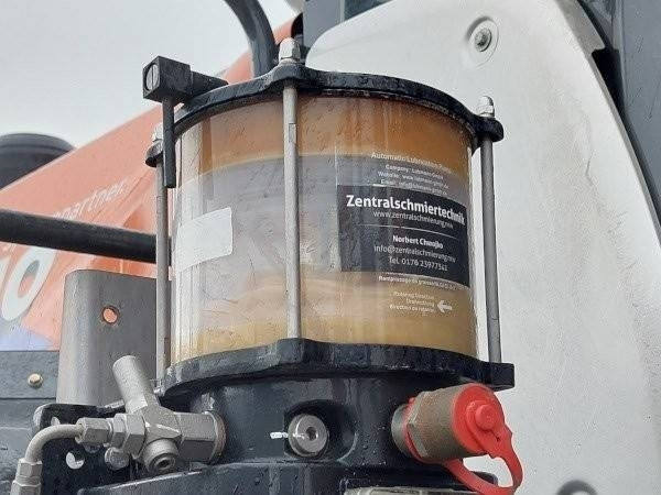 اللودر بعجل Hitachi ZW 310-6: صور 9