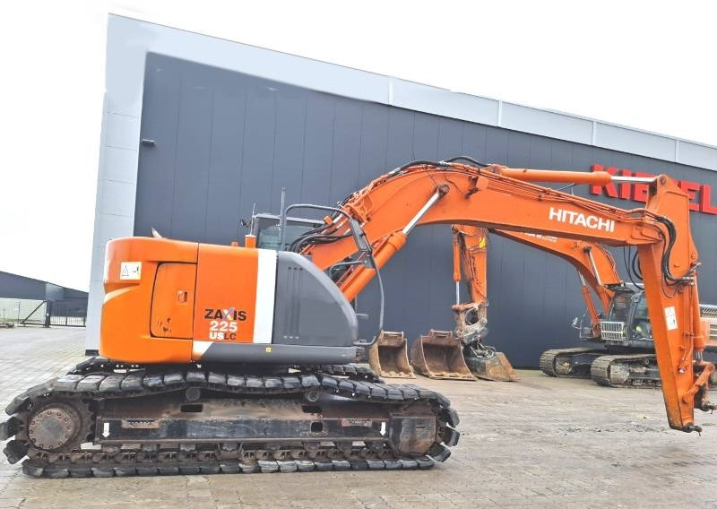 Hitachi ZX 225 USLC-3 - حفارات زحافة: صور 5 Hitachi ZX 225 USLC-3 - حفارات زحافة: صور 5