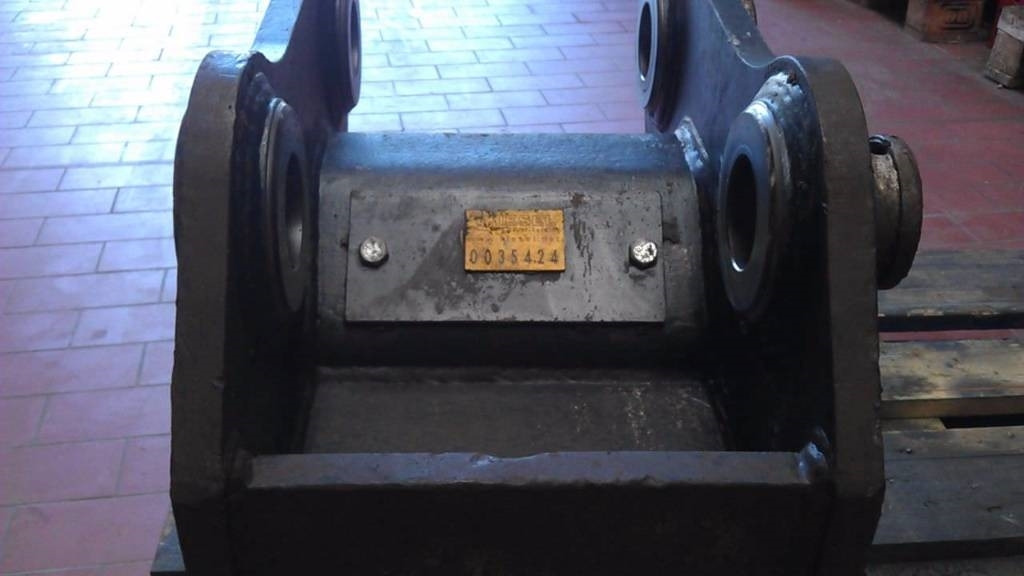 Nado Hitachi ZX110 - ZX135 - ZX140 - ZX145  - وصلة الربط للمعدات المعلقة - آلات البناء: صور 3 Nado Hitachi ZX110 - ZX135 - ZX140 - ZX145  - وصلة الربط للمعدات المعلقة - آلات البناء: صور 3