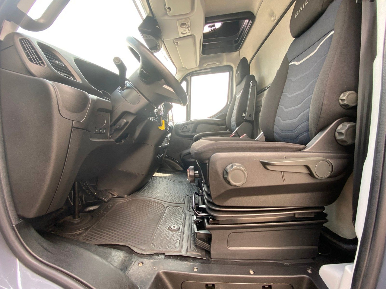 الشاحنات الصغيرة ستائر Iveco Daily Hi-Matic 70 C 21 Topsleeper | LBW 1,00to.: صور 10