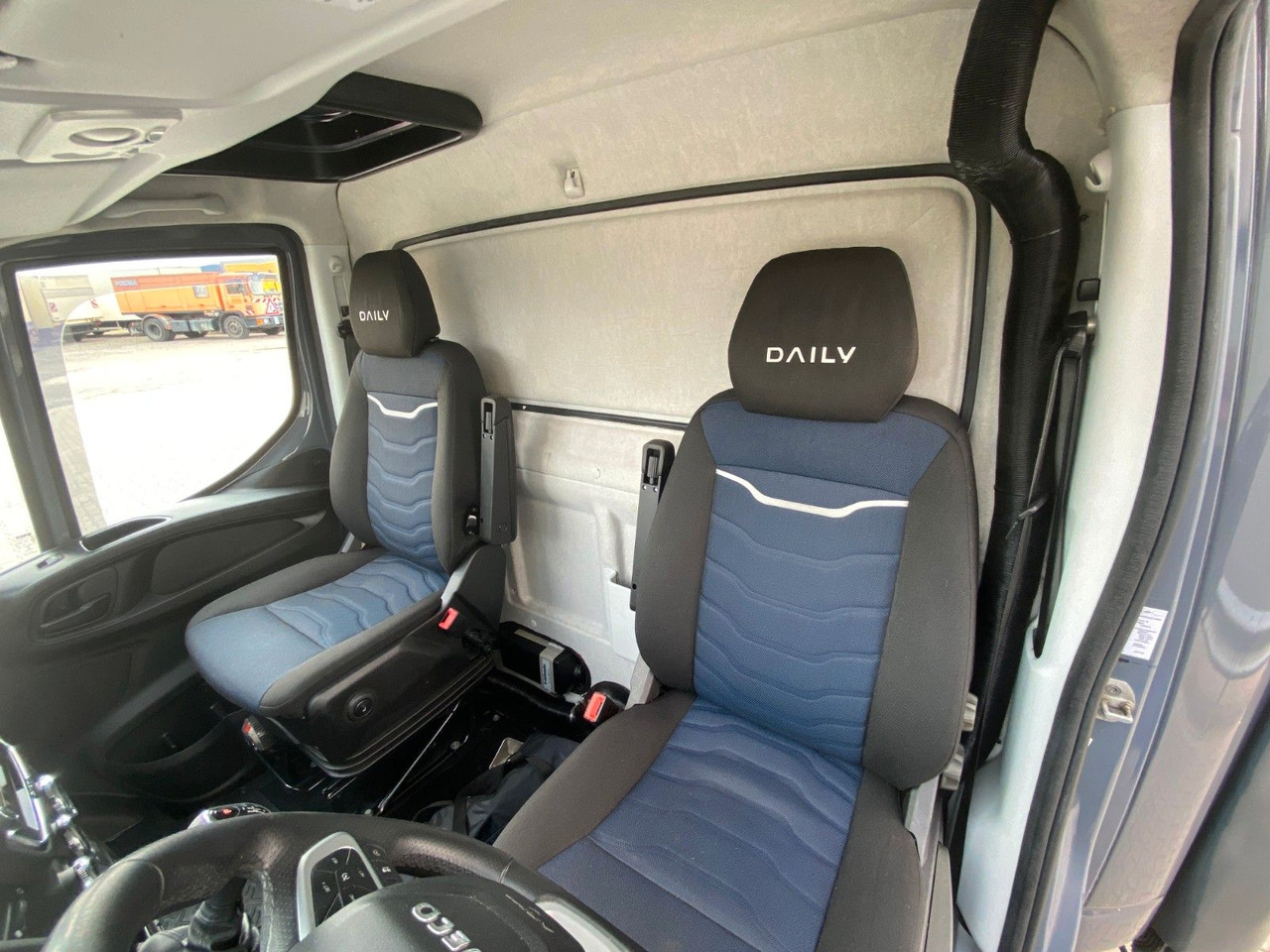 الشاحنات الصغيرة ستائر Iveco Daily Hi-Matic 70 C 21 Topsleeper | LBW 1,00to.: صور 11
