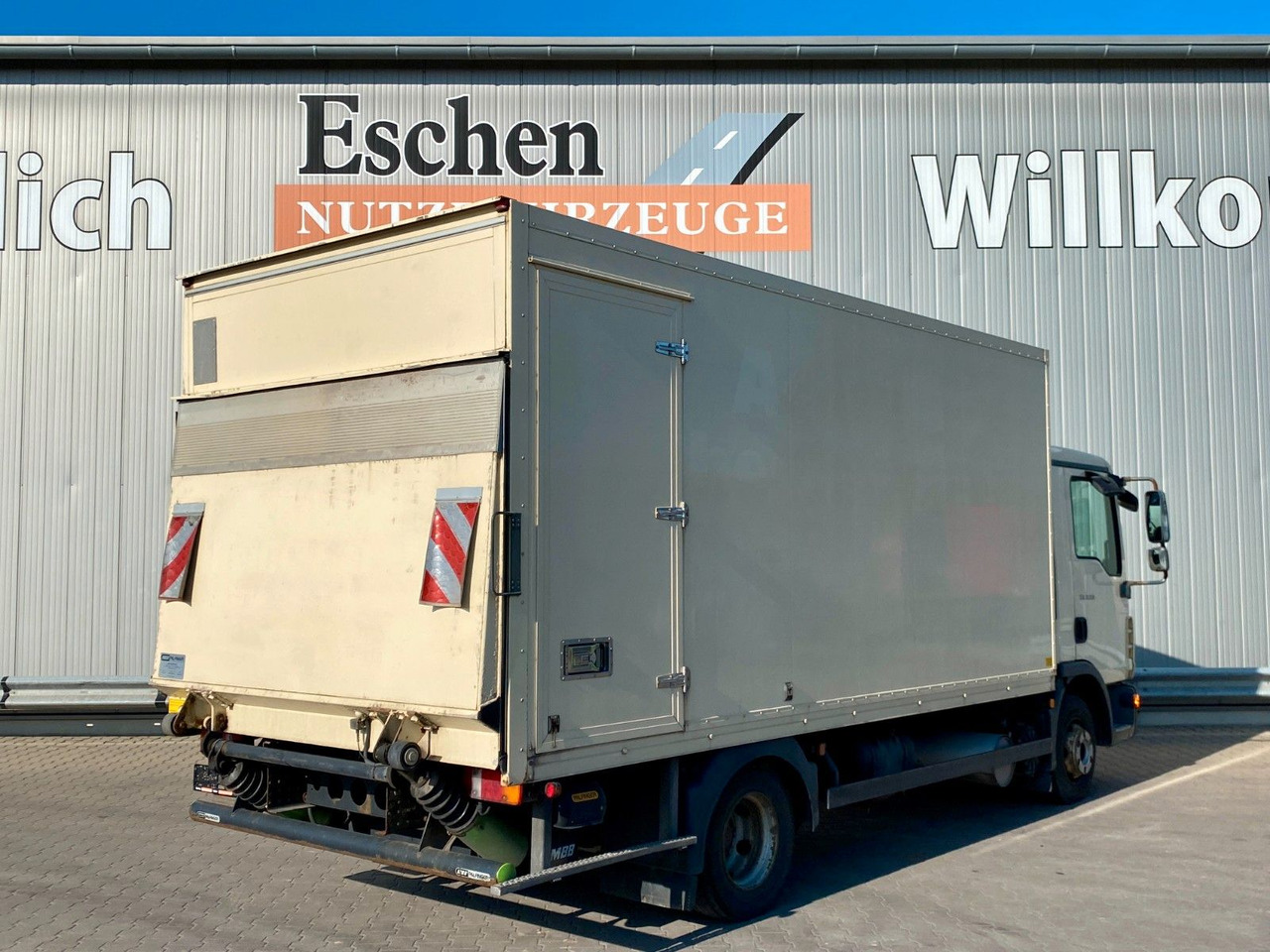 MAN TGL 8.150 Blatt/Blatt*5,5mKoffer*LBW*Seitentür MAN TGL 8.150 Blatt/Blatt*5,5mKoffer*LBW*Seitentür - الشاحنات الصغيرة صندوق مغلق: صور 5 MAN TGL 8.150 Blatt/Blatt*5,5mKoffer*LBW*Seitentür MAN TGL 8.150 Blatt/Blatt*5,5mKoffer*LBW*Seitentür - الشاحنات الصغيرة صندوق مغلق: صور 5