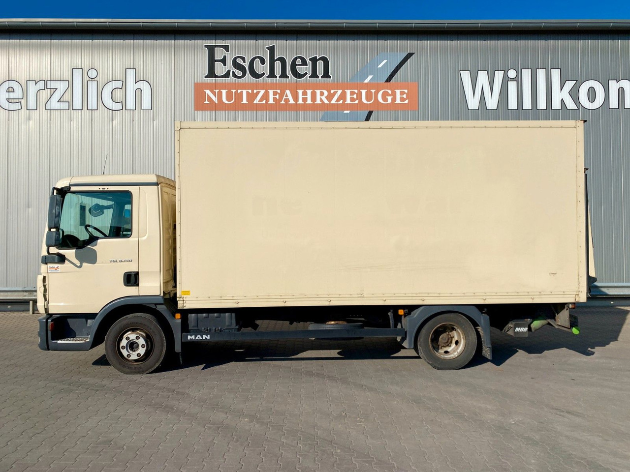 MAN TGL 8.150 Blatt/Blatt*5,5mKoffer*LBW*Seitentür MAN TGL 8.150 Blatt/Blatt*5,5mKoffer*LBW*Seitentür - بصندوق مغلق شاحنة: صور 2 MAN TGL 8.150 Blatt/Blatt*5,5mKoffer*LBW*Seitentür MAN TGL 8.150 Blatt/Blatt*5,5mKoffer*LBW*Seitentür - بصندوق مغلق شاحنة: صور 2